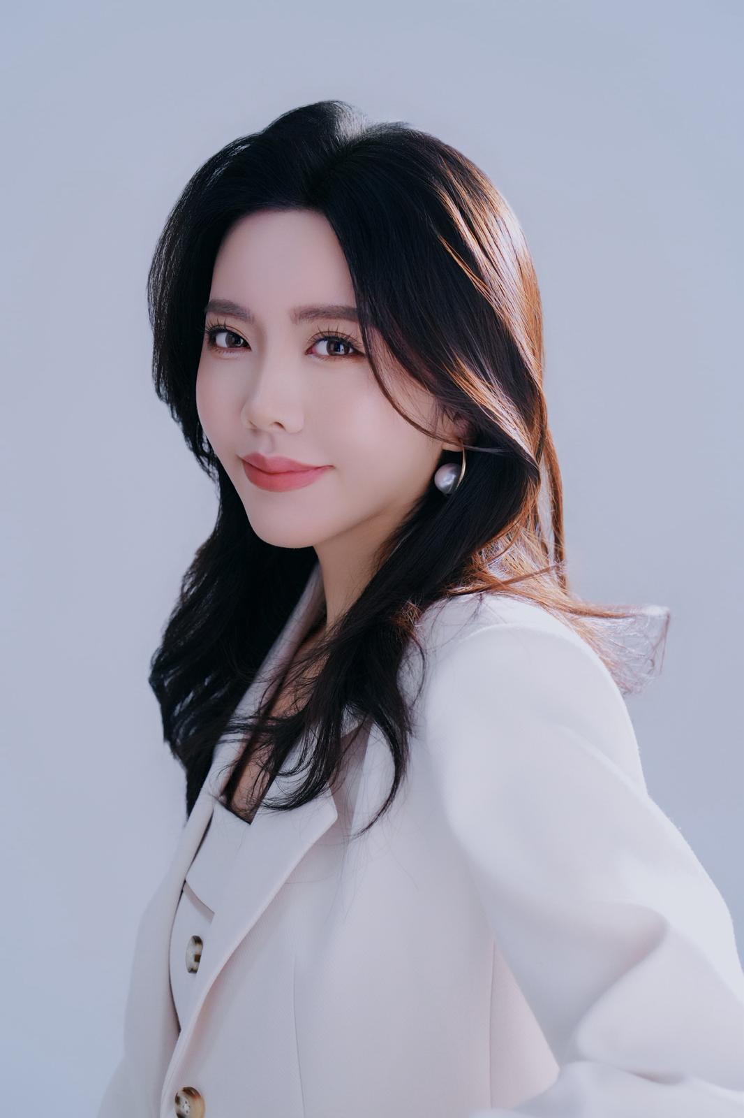 Candice Choi 蔡小姐