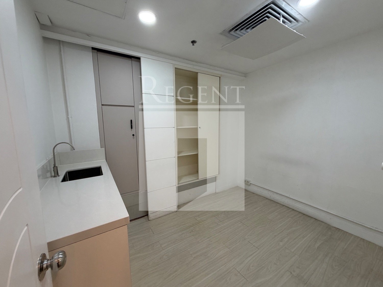 Fee Tat Commercial Centre