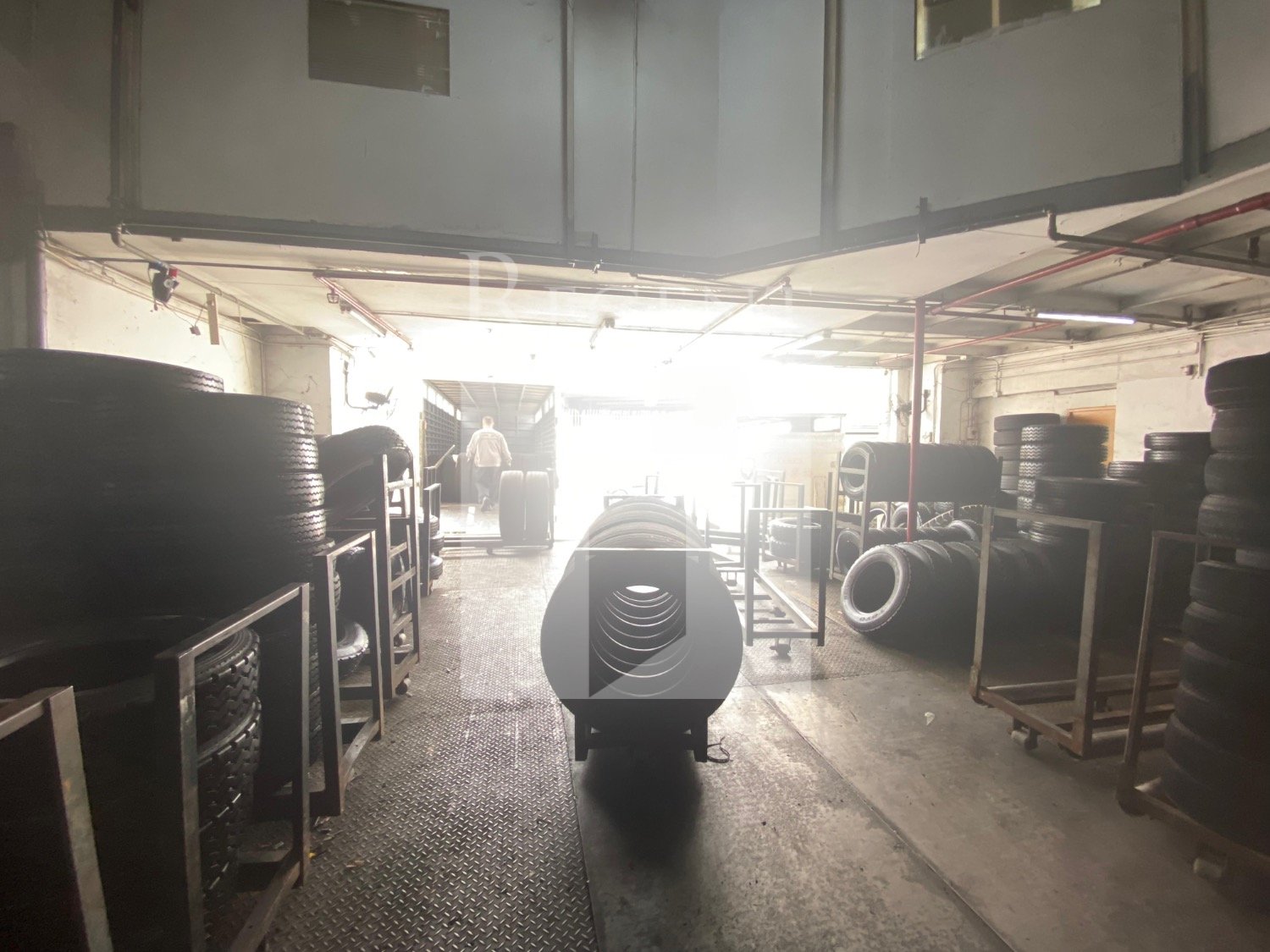 WAH ON TYRES RETREADING COMMERCIALPANY BUI (華安膠輪有限公司大廈)