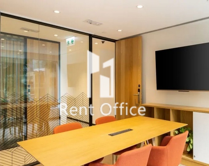 8 Queen's Road East
