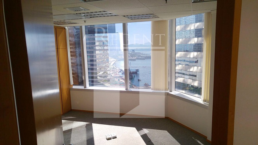 Convention Plaza Office Tower              (會展廣場 辦公大樓       )
