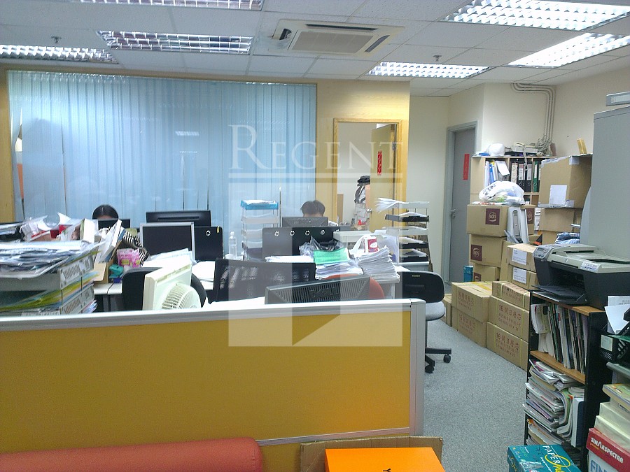 Prosperity Place (泓富廣場)