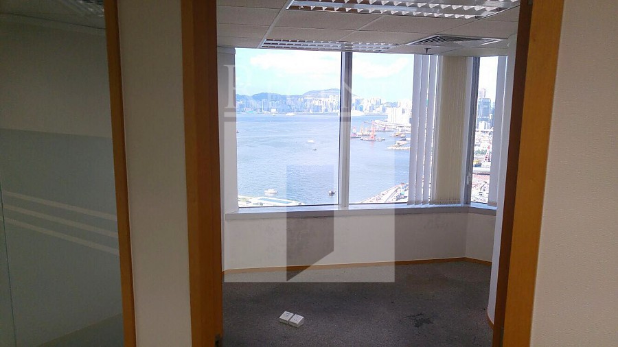 Convention Plaza Office Tower              (會展廣場 辦公大樓       )