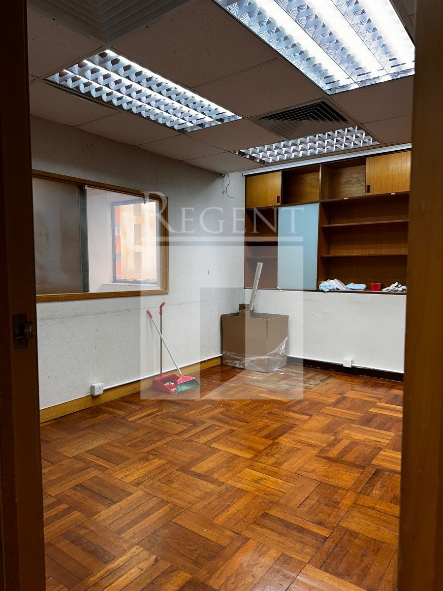 BREAKTHROUGH CENTRE (突破中心)
