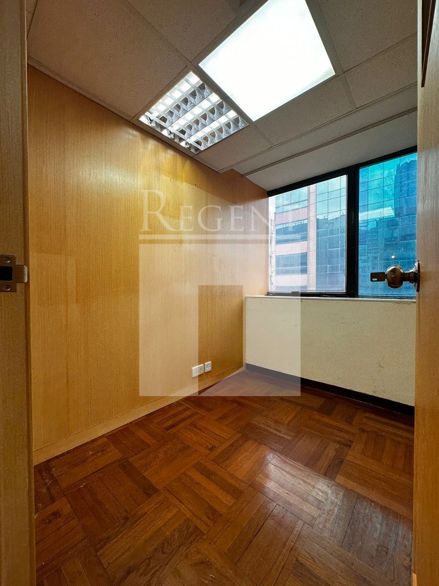 BREAKTHROUGH CENTRE (突破中心)