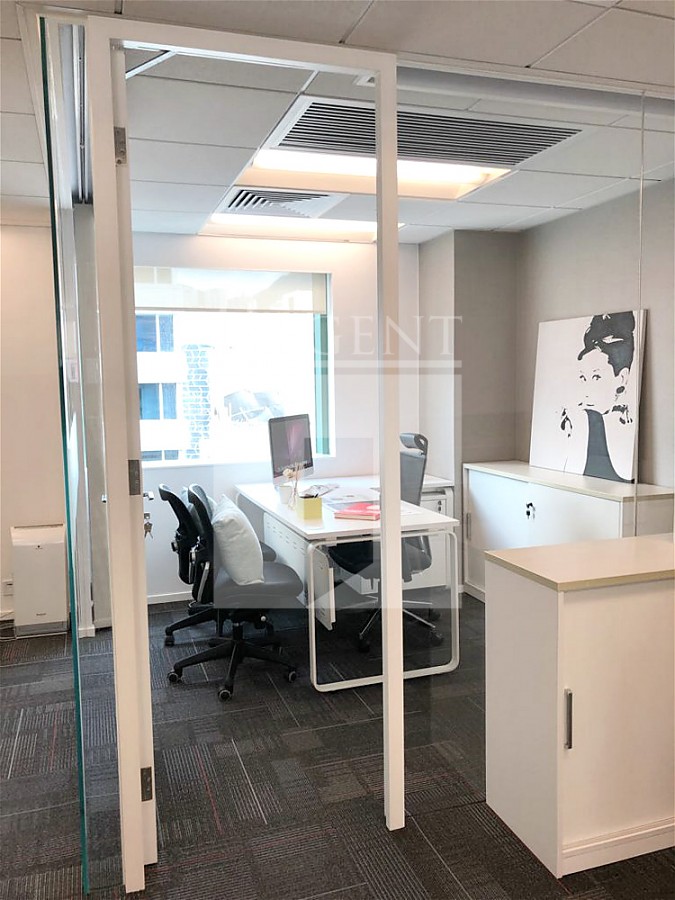 OFFICEPLUS @WAN CHAI (协成行湾仔中心)