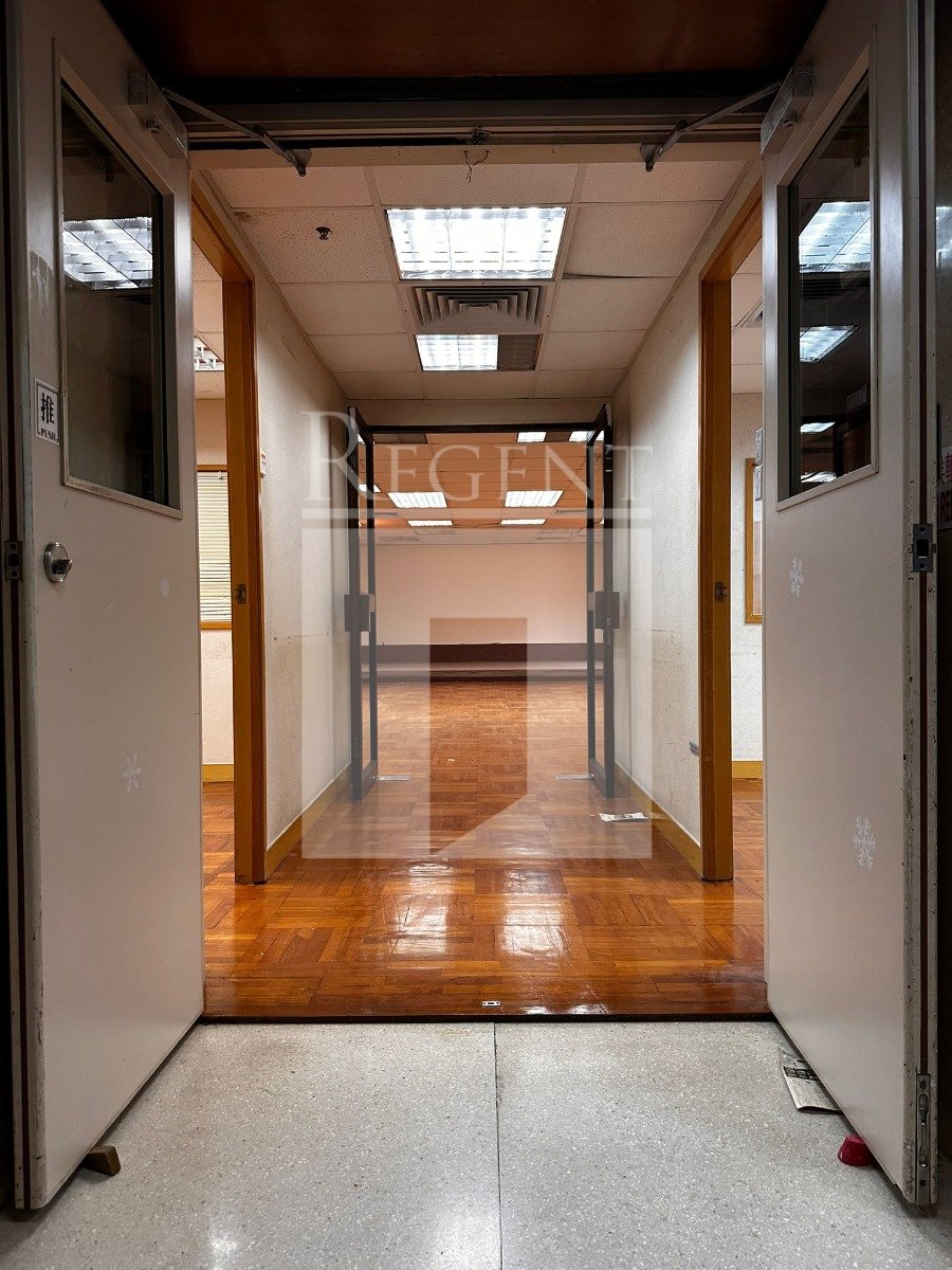 BREAKTHROUGH CENTRE (突破中心)
