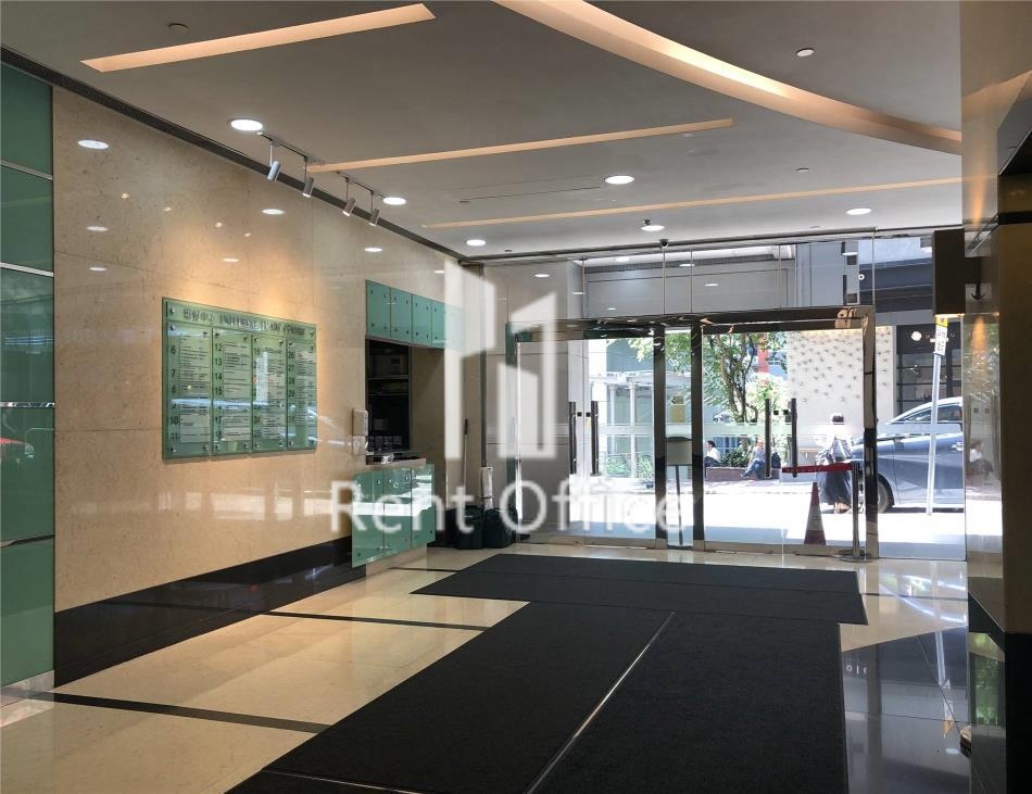 Universal Trade Centre (環貿中心)